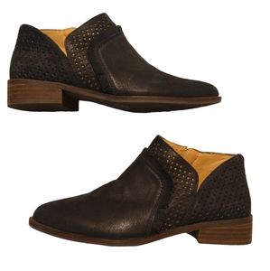 Lucky brand black leather size 6 ankle boots